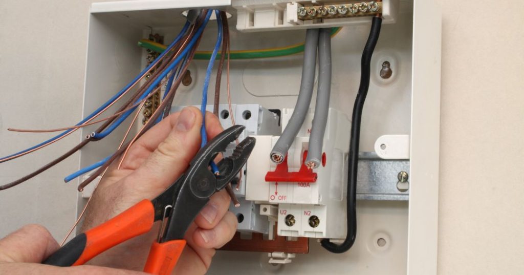 Circuitos e fiações elétricas em Palhoça