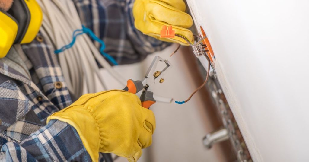 Consertos e manutenções elétricas em Palhoça